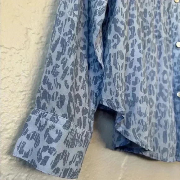 Rails Josephine Blue Batik cheetah print long sleeve button front blouse - Picture 5 of 15